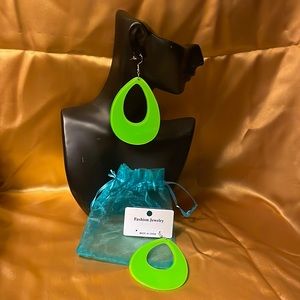New with tags-lime green neon resin hoop earrings